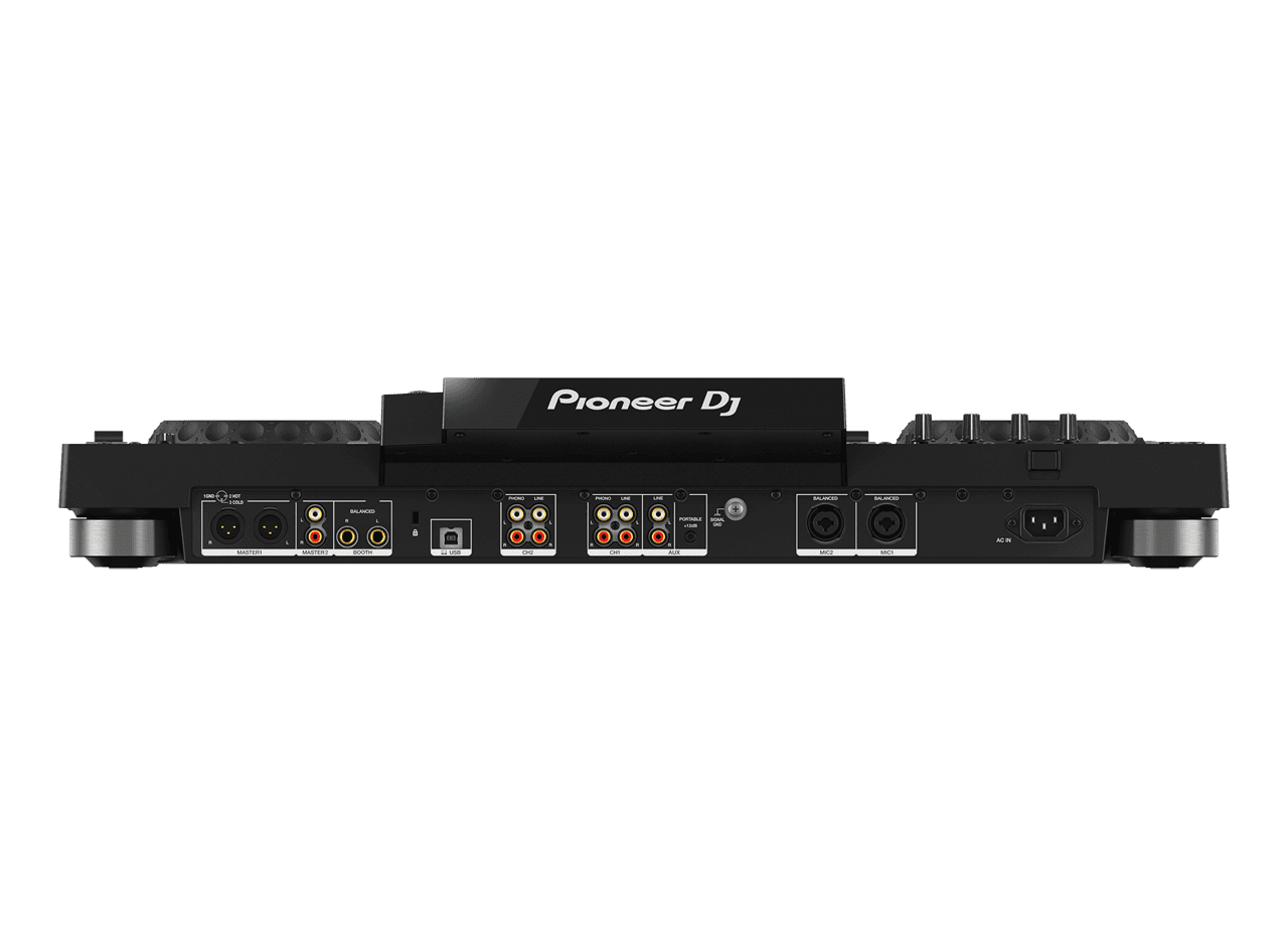 חיבורי הגב של Pioneer XDJ-RX3 - יציאות ה־XLR שמתחברות ישירות למערכת ההגברה בבאנדל